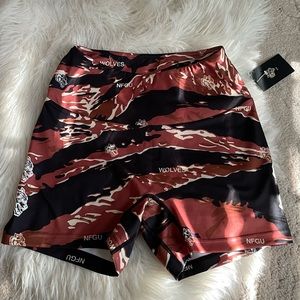 DARC SPORT SHE QUAD WOLF BEAU SHORTS IN ROMAN TIGER CAMO